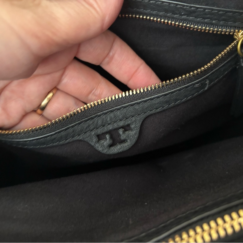 Tory Burch Gemini Link Black Tote Shoulder Bag Buckle is missing - Picture 7 of 9